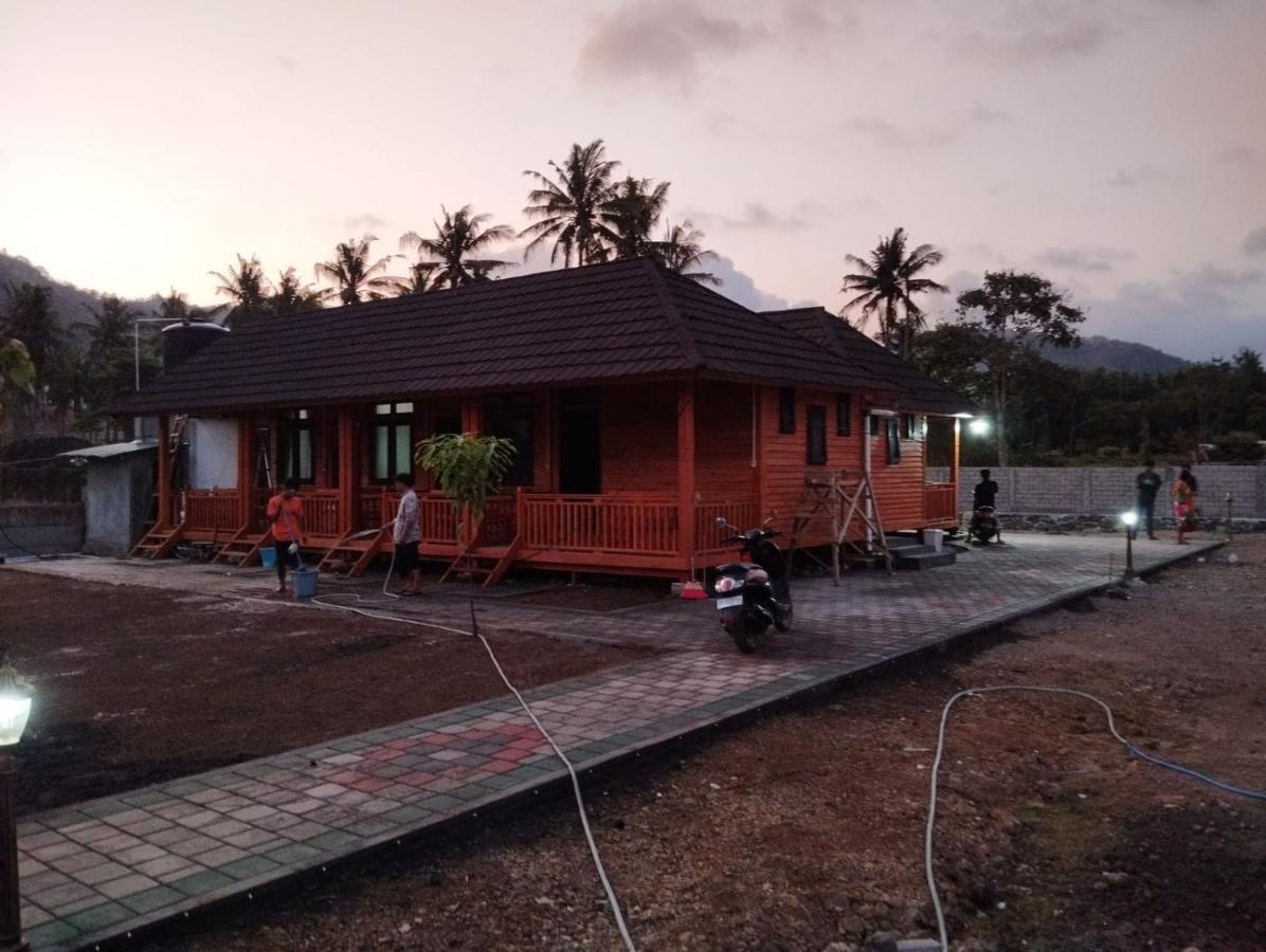 Mandalika Queen Hostel Kuta  Ngoại thất bức ảnh